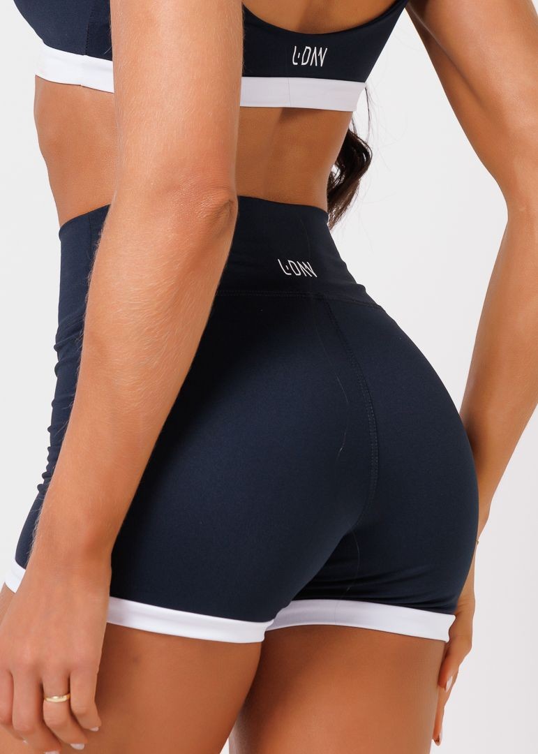 Shorts Maju Preto e Branco Shorts Maju Preto e Branco