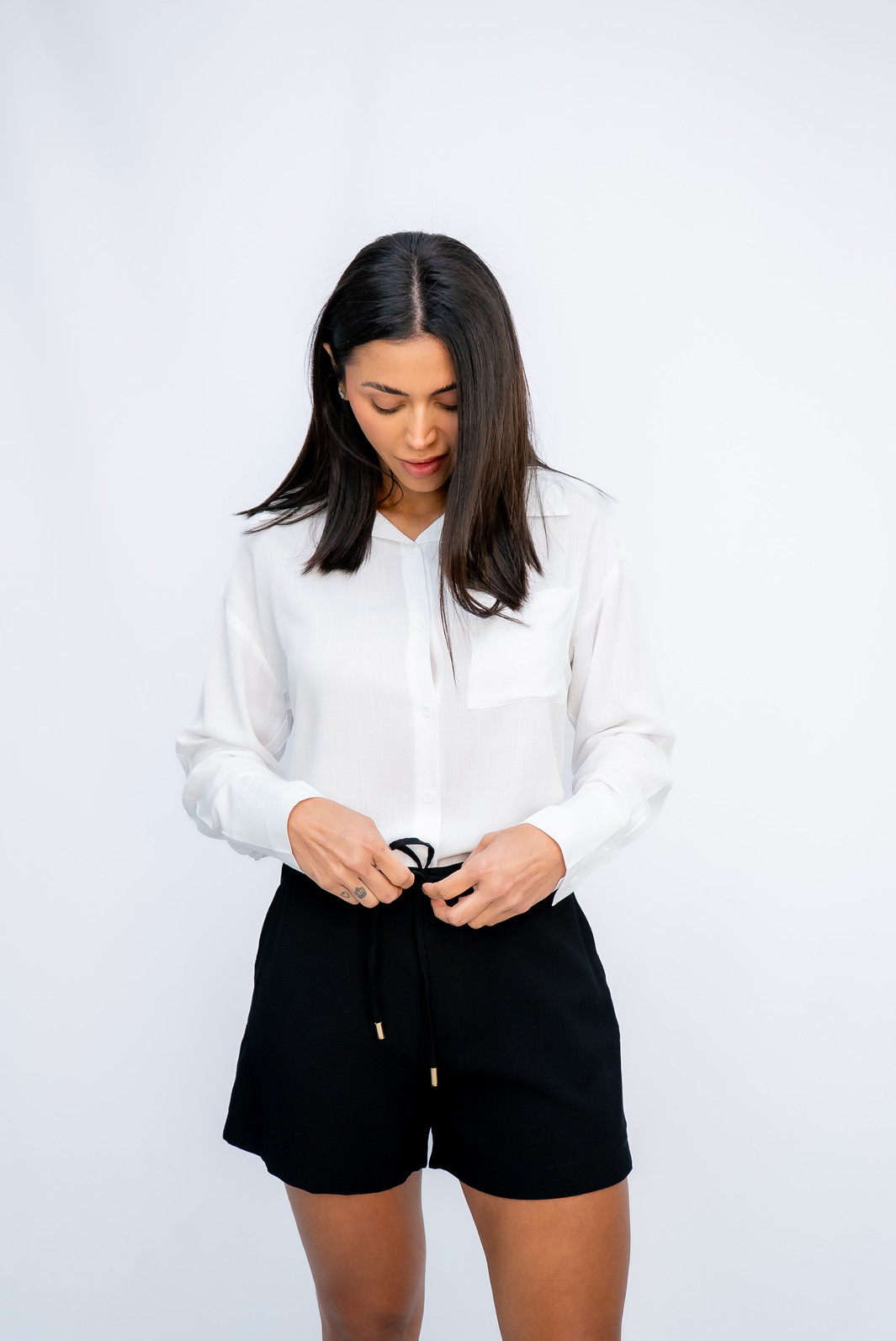 Shorts Afaiataria com Elástco na Cintura Preto Lênis