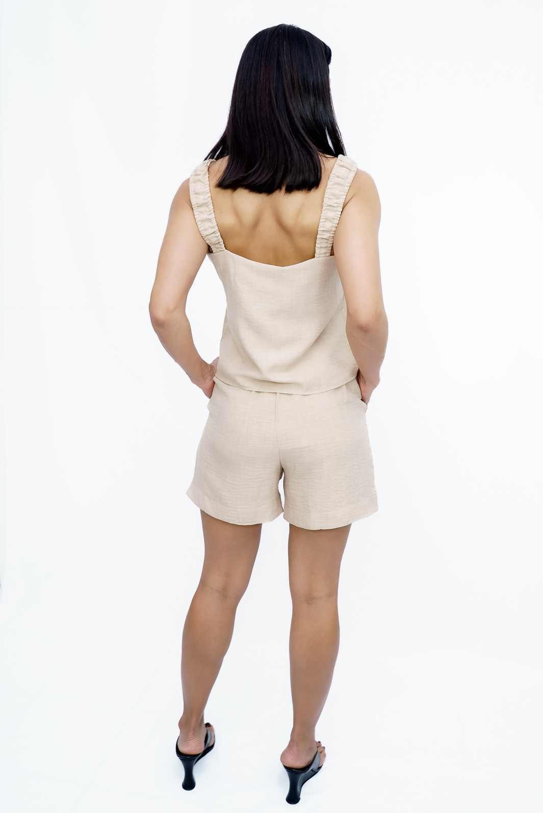 Shorts Crepe Bolso Faca Bege Ramo Selvagem