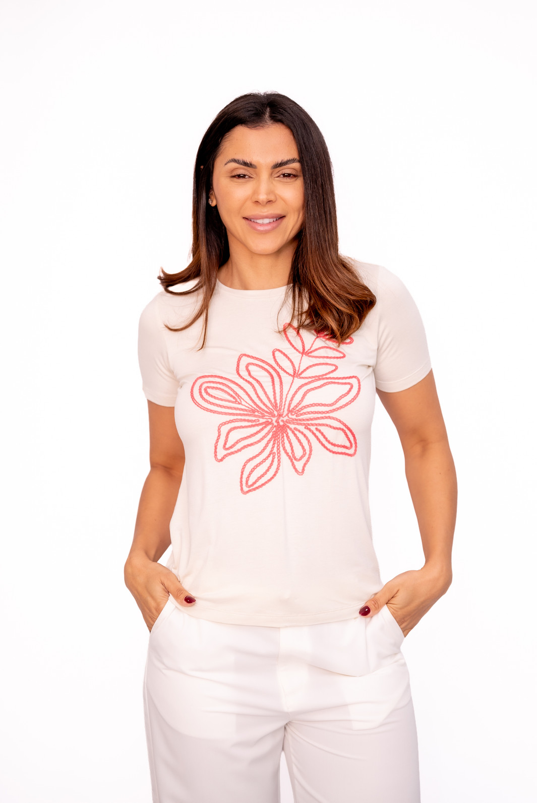 Tshirt com Bordado Rosa Ramo Selvagem