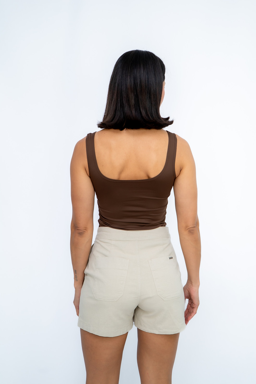 Shorts Saia Alfaiataria Bege Lênis