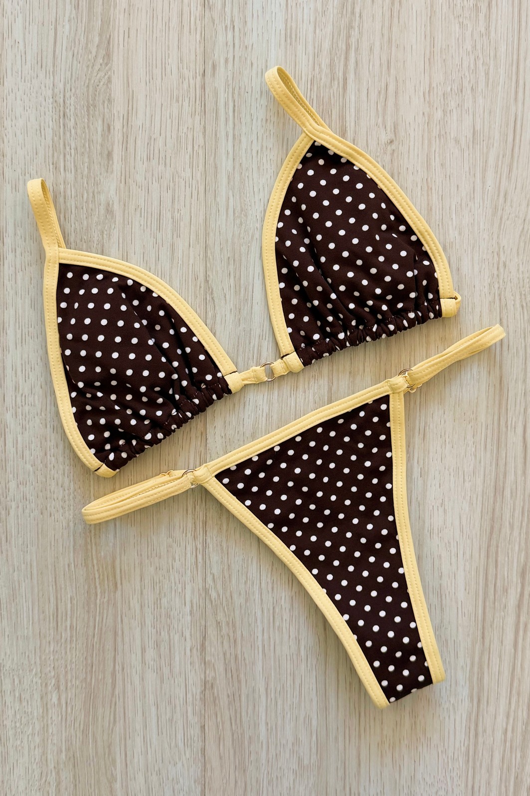 CONJUNTO: TOP SIMPLE E CALCINHA SUZY BISCOTTI CONJUNTO: TOP SIMPLE E CALCINHA SUZY BISCOTTI