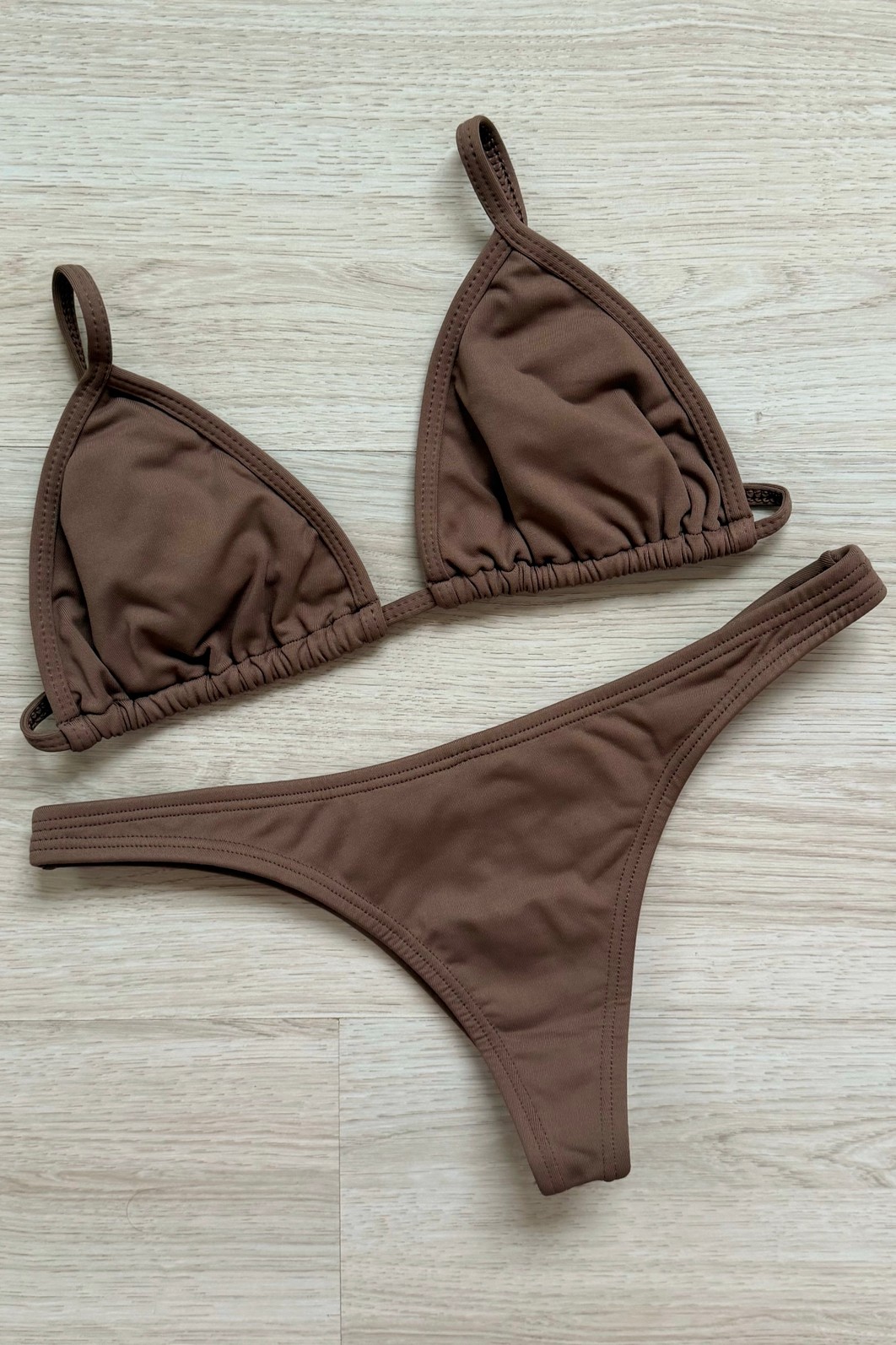 CONJUNTO: TOP SIMPLE E CALCINHA DUDA MOCHA CONJUNTO: TOP SIMPLE E CALCINHA DUDA MOCHA