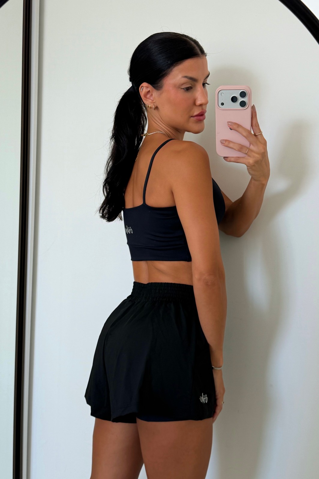 CONJUNTO: TOP E SHORTS FIT BLACK