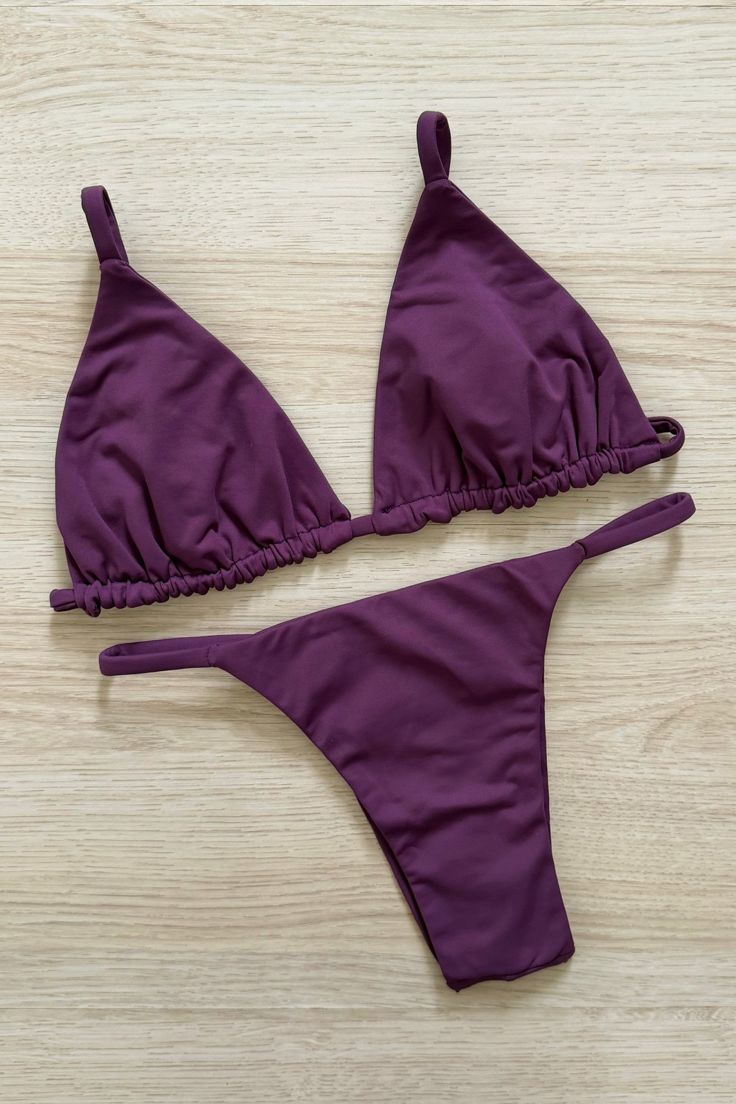 CONJUNTO: TOP LOLA E CALCINHA CARLY AMETISTA CONJUNTO: TOP LOLA E CALCINHA CARLY AMETISTA