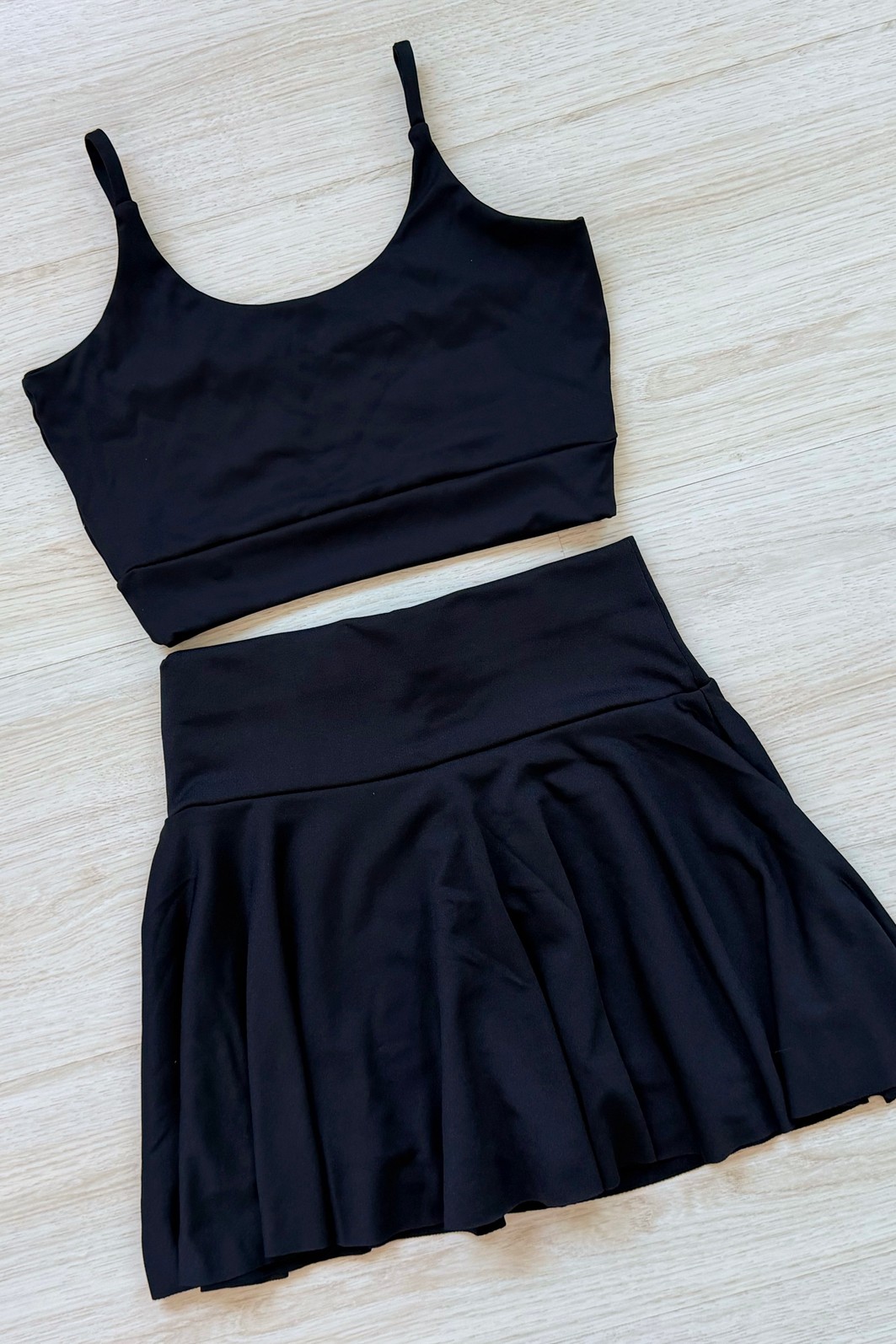 CONJUNTO: TOP FIT BLACK E SHORT SAIA ACTIVE BLACK