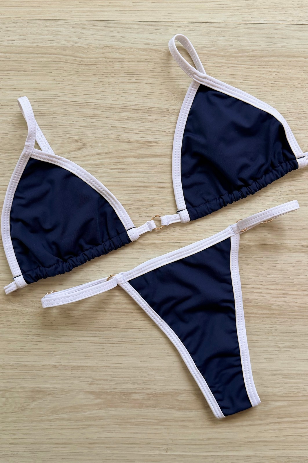 CONJUNTO: TOP SIMPLE E CALCINHA SUZY MARINE CONJUNTO: TOP SIMPLE E CALCINHA SUZY MARINE