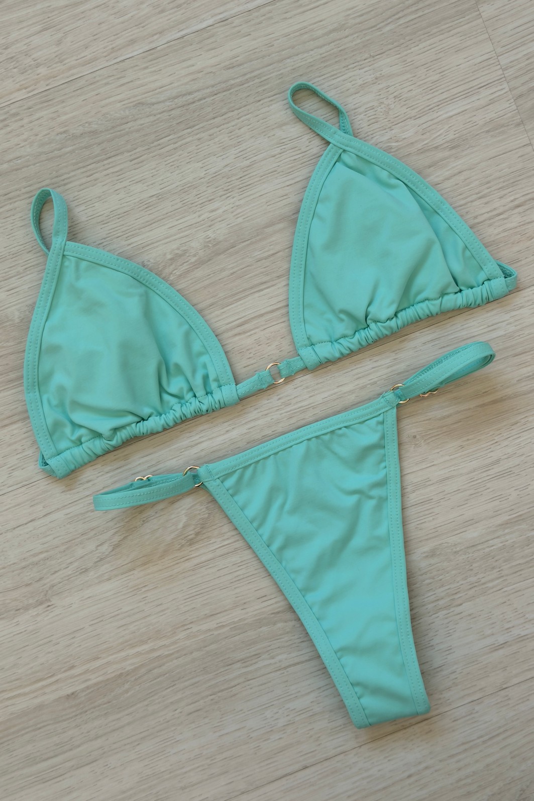 CONJUNTO: TOP SIMPLE E CALCINHA SUZY MENTA CONJUNTO: TOP SIMPLE E CALCINHA SUZY MENTA