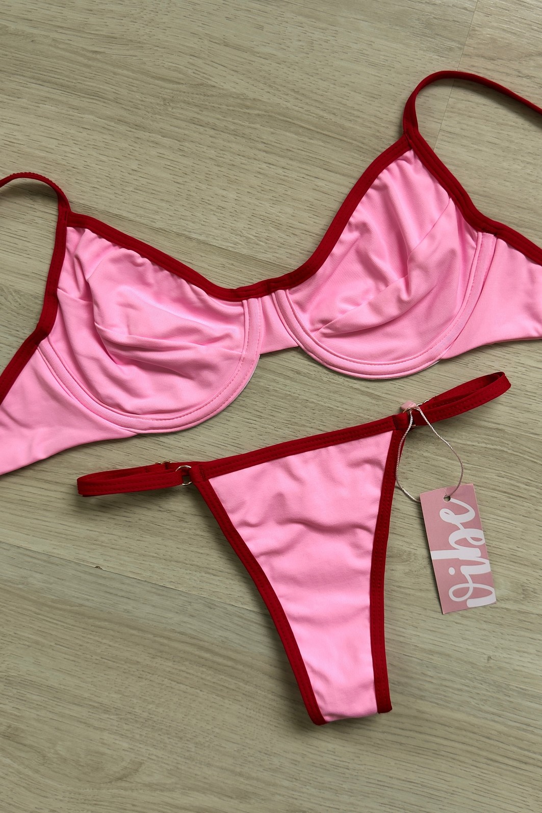 CONJUNTO: TOP GABI E CALCINHA SUZY AMORE CONJUNTO: TOP GABI E CALCINHA SUZY AMORE