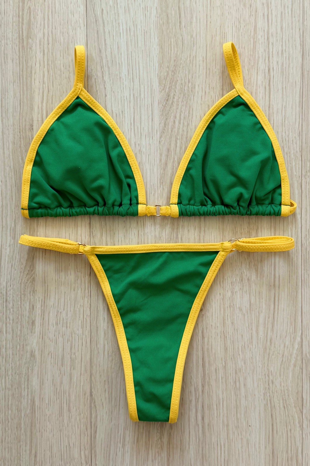 CONJUNTO: TOP SIMPLE E CALCINHA SUZY BRASA CONJUNTO: TOP SIMPLE E CALCINHA SUZY BRASA