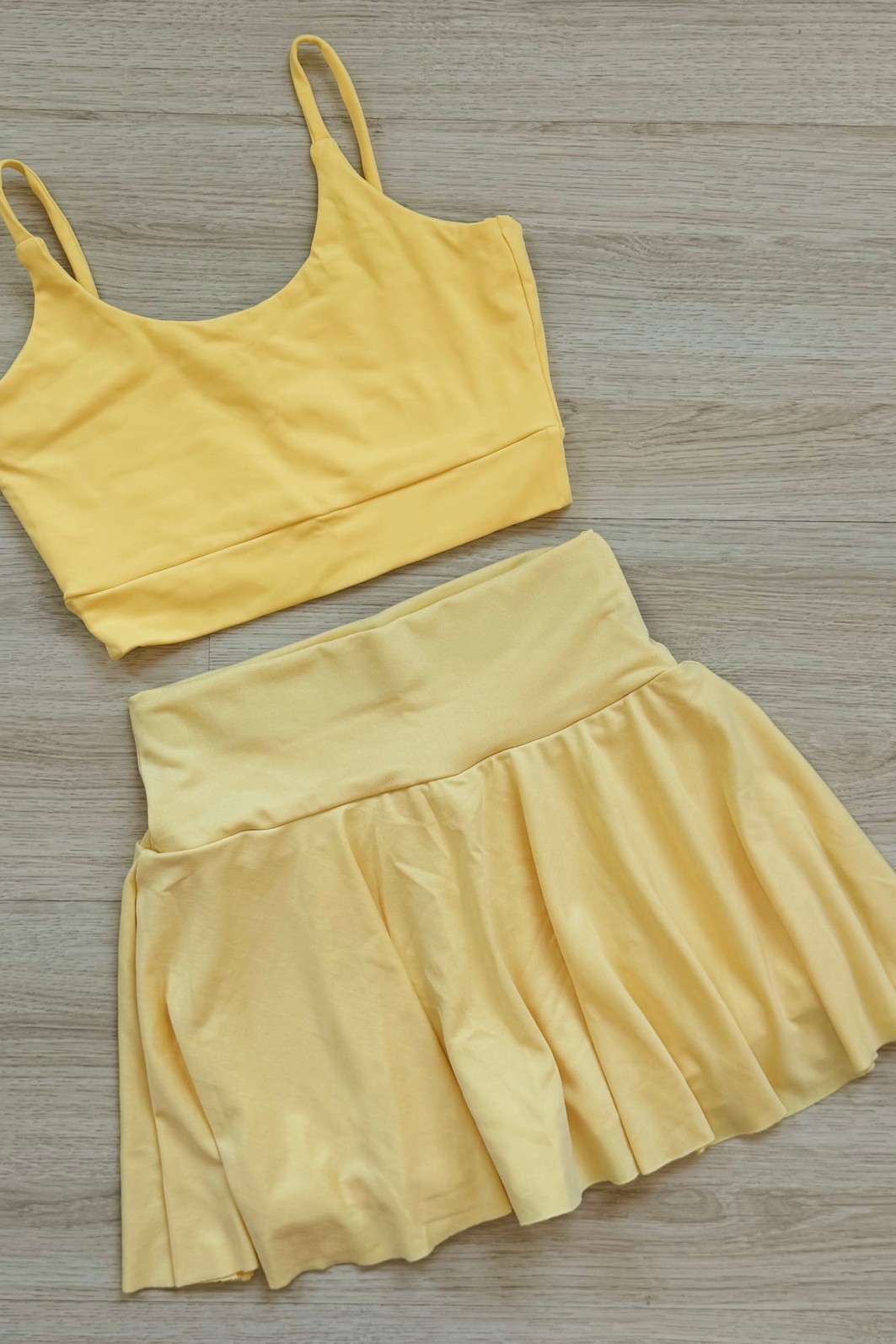 CONJUNTO: TOP FIT MEL E SHORT SAIA ACTIVE BUTTER