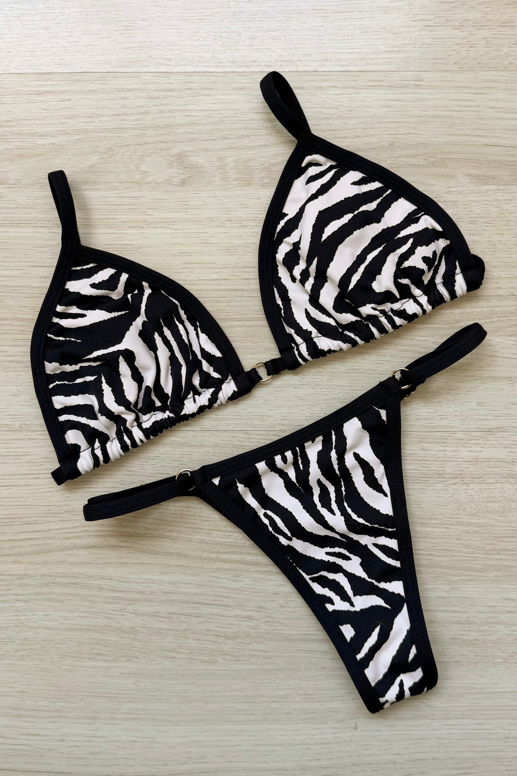 CONJUNTO: TOP SIMPLE E CALCINHA SUZY ZEBRA CONJUNTO: TOP SIMPLE E CALCINHA SUZY ZEBRA