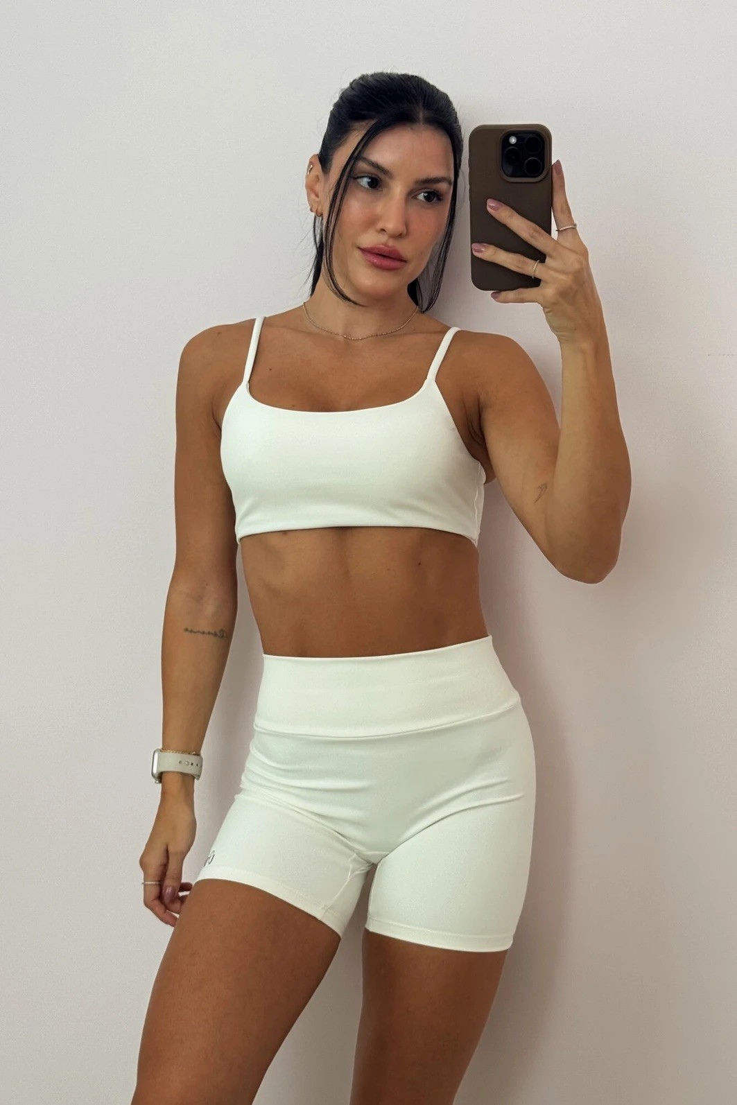 Conjunto: TOP E SHORTS CHANTILLY Conjunto: TOP E SHORTS CHANTILLY