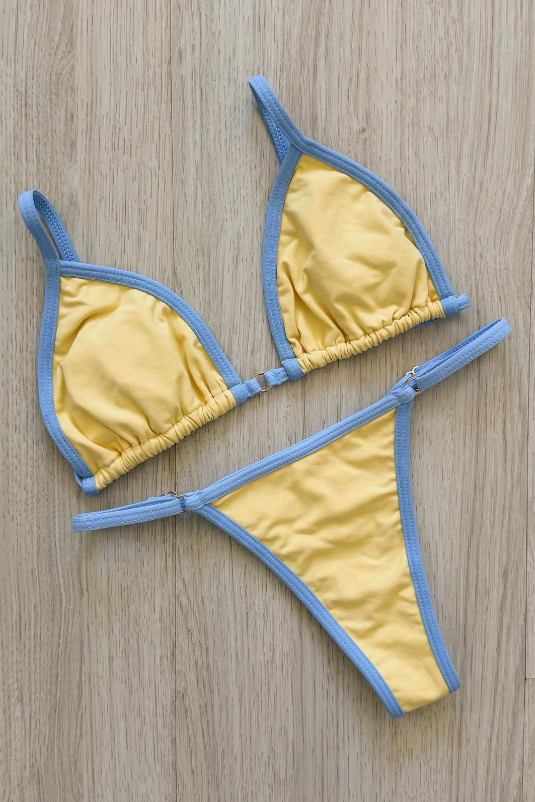 CONJUNTO: TOP SIMPLE E CALCINHA SUZY DAISY CONJUNTO: TOP SIMPLE E CALCINHA SUZY DAISY