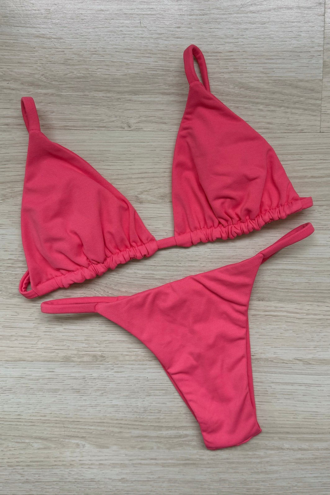 CONJUNTO: TOP LOLA E CALCINHA CARLY GOIABA CONJUNTO: TOP LOLA E CALCINHA CARLY GOIABA