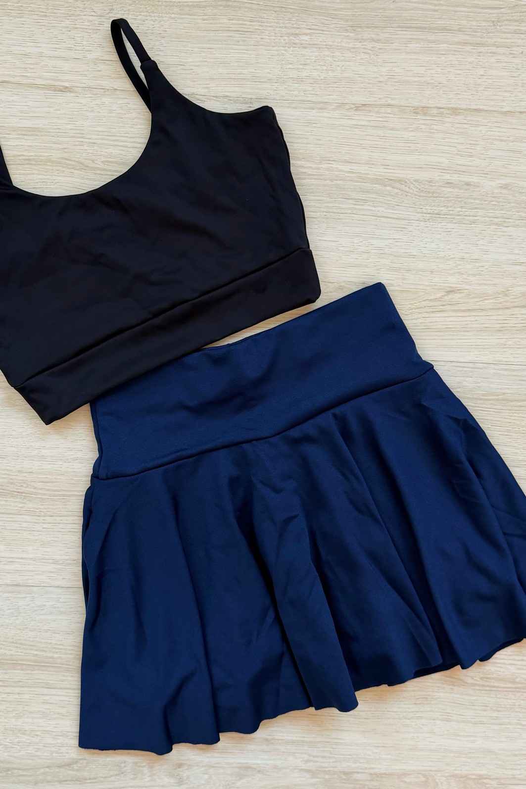 CONJUNTO: TOP FIT BLACK E SHORT SAIA ACTIVE NAVY