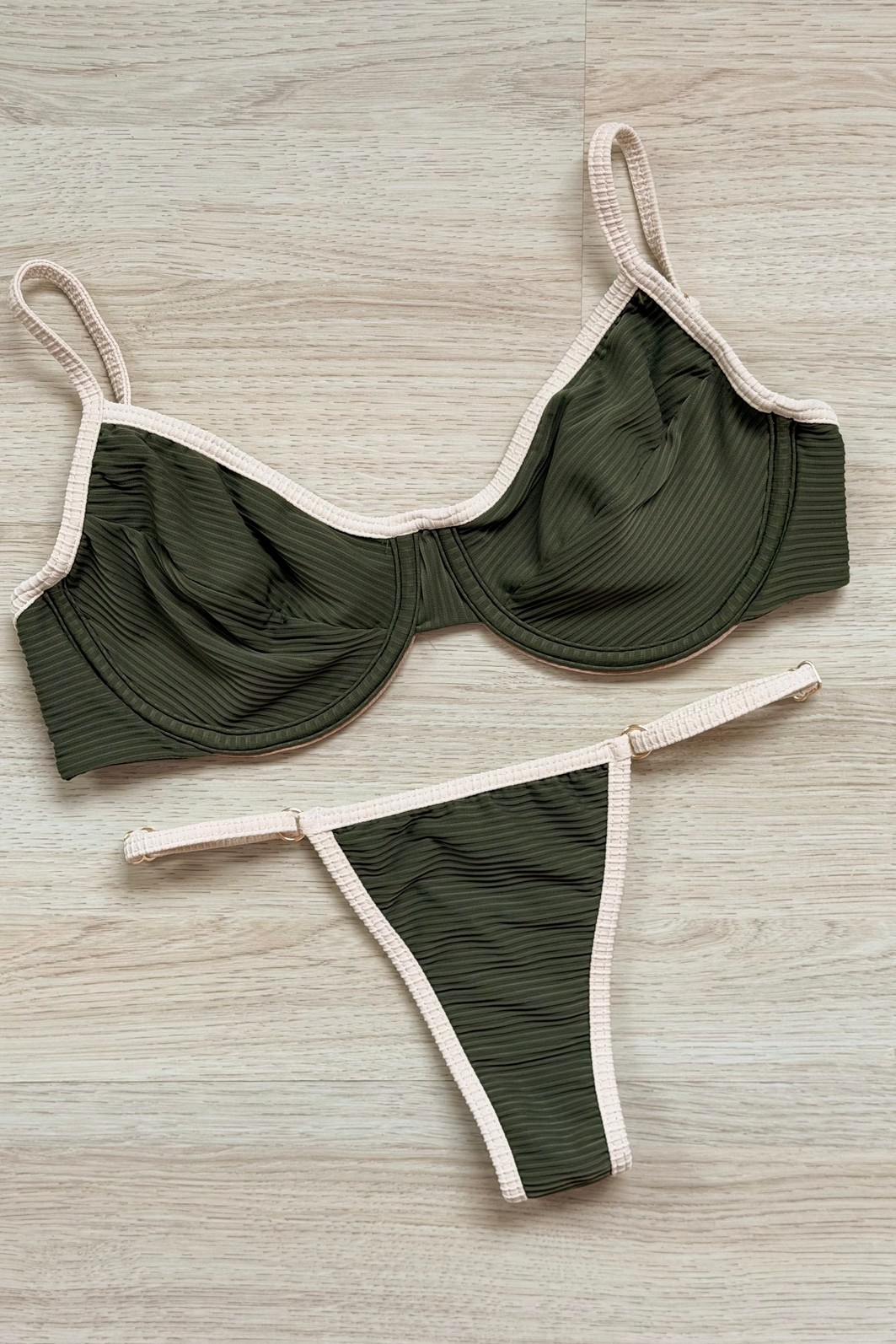 CONJUNTO: TOP GABI E CALCINHA SUZY MILITAR+OFF CONJUNTO: TOP GABI E CALCINHA SUZY MILITAR+OFF