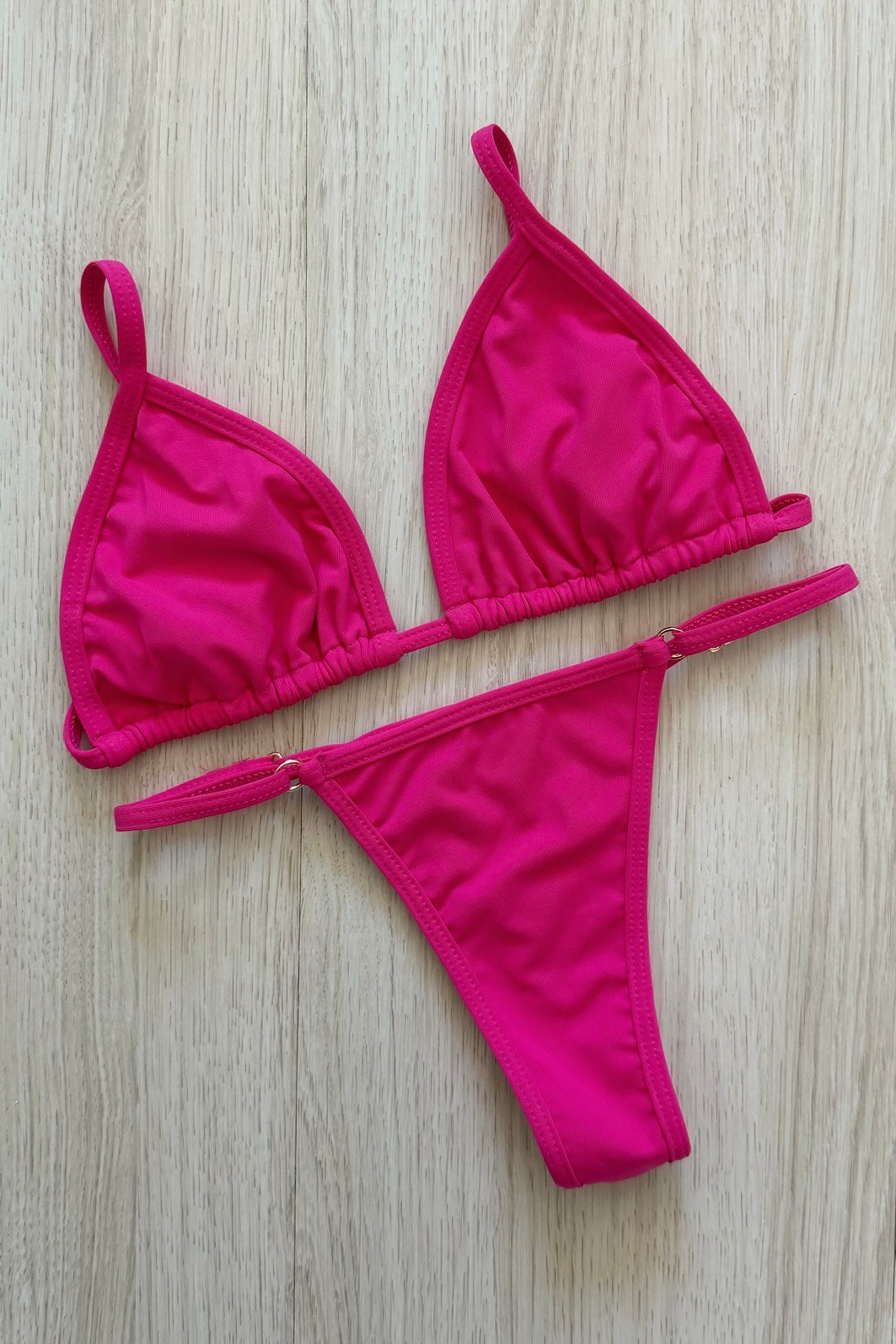 CONJUNTO: TOP SIMPLE E CALCINHA SUZY JUJUBA CONJUNTO: TOP SIMPLE E CALCINHA SUZY JUJUBA