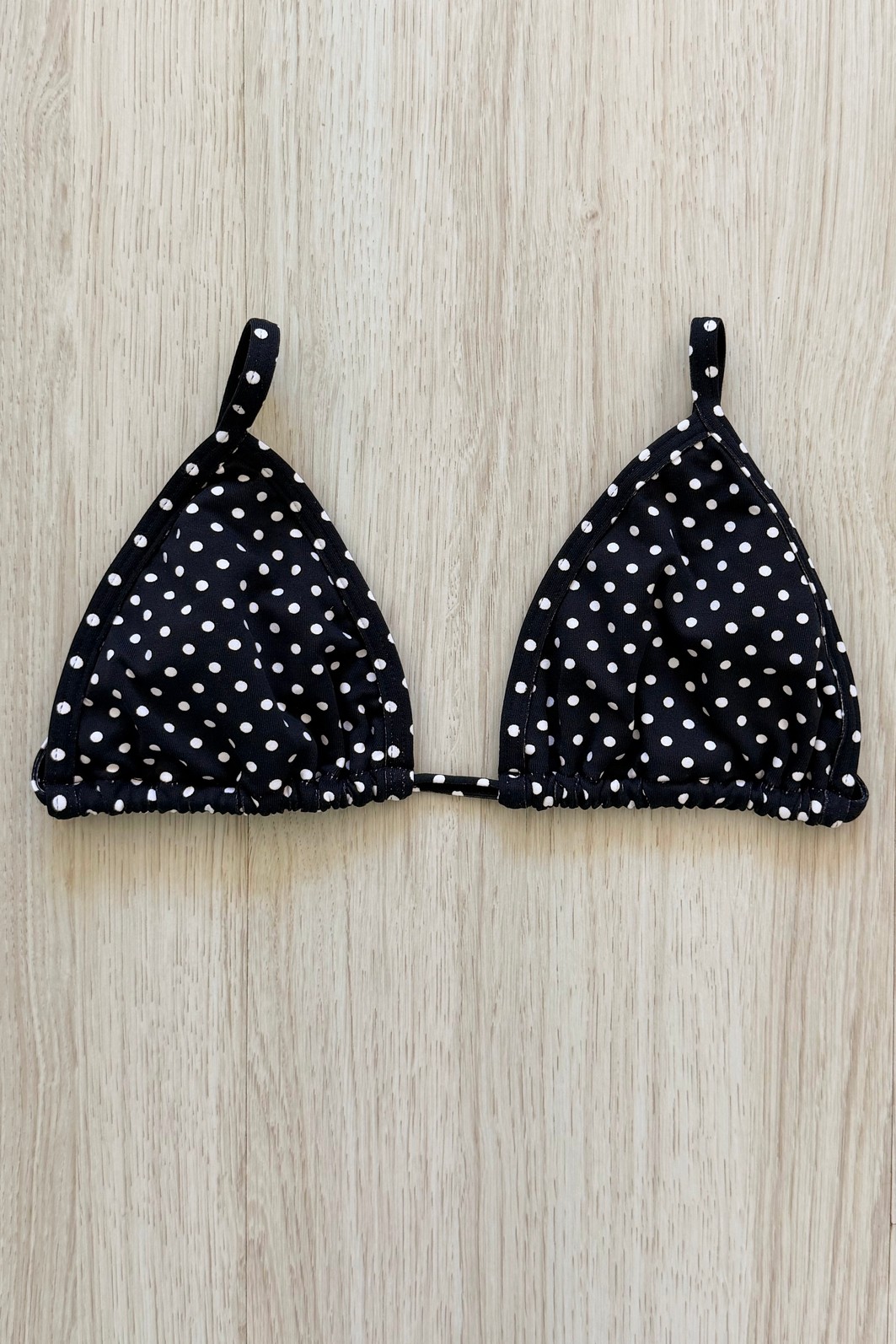 TOP DE BIQUÍNI CORTININHA SIMPLE POÁ NOIR TOP DE BIQUÍNI CORTININHA SIMPLE POÁ NOIR