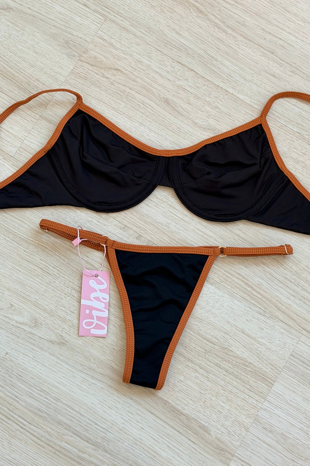 CONJUNTO: TOP GABI E CALCINHA SUZY BLACK+TERRA CONJUNTO: TOP GABI E CALCINHA SUZY BLACK+TERRA