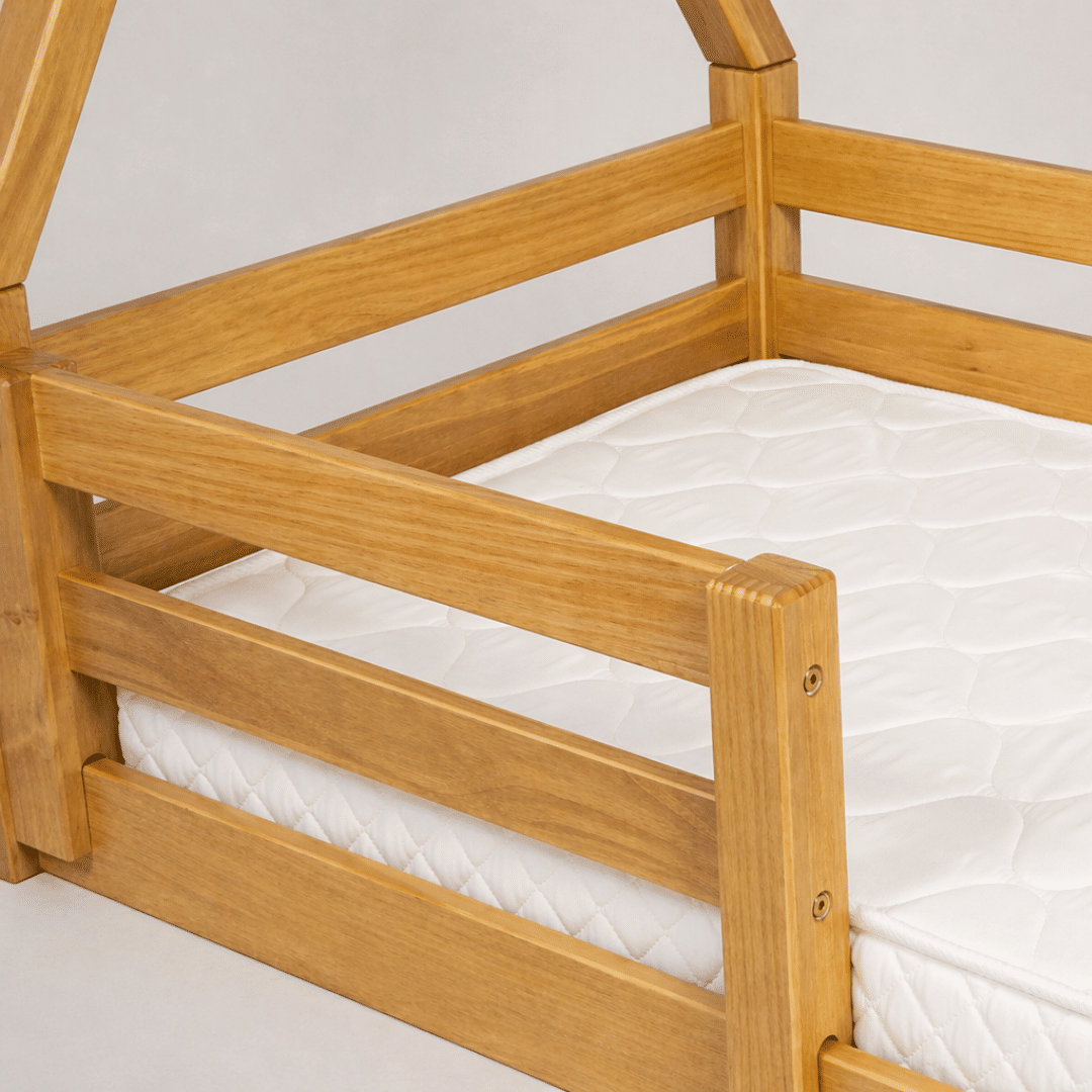 Mini Cama Infantil Montessoriana Casinha Bloomie em Madeira Maciça Pinus Mel Mini Cama Infantil Montessoriana Casinha Bloomie em Madeira Maciça Pinus Mel