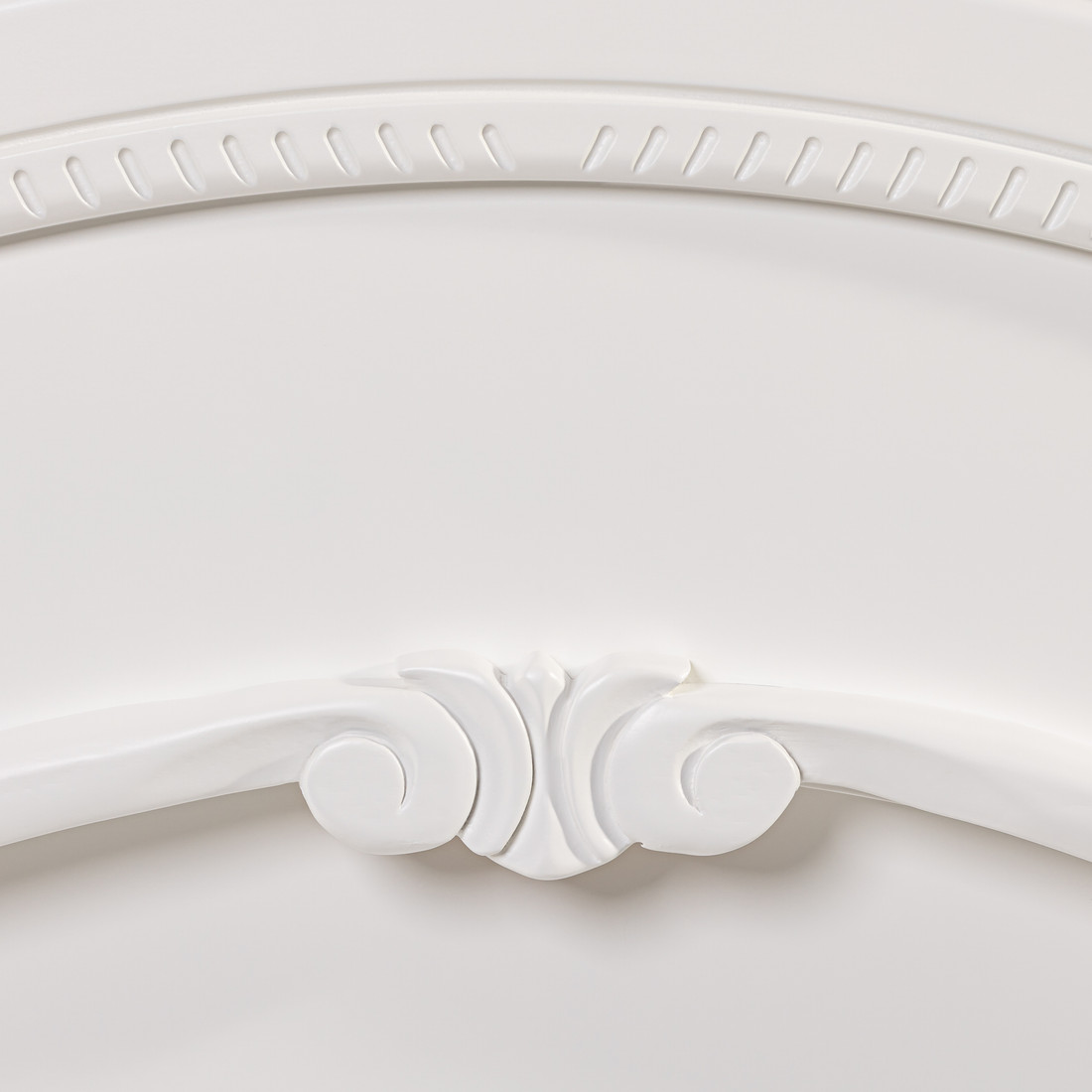 Kit Lilie Berço 2 em 1 e Cômoda 8 Gavetas em Madeira Maciça Branco Fosco Kit Lilie Berço 2 em 1 e Cômoda 8 Gavetas em Madeira Maciça Branco Fosco