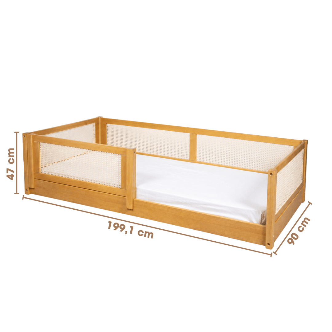 Cama Infantil de Solteiro Montessoriana Bloomie em Madeira Maciça Pinus Mel Com Rattan Natural
