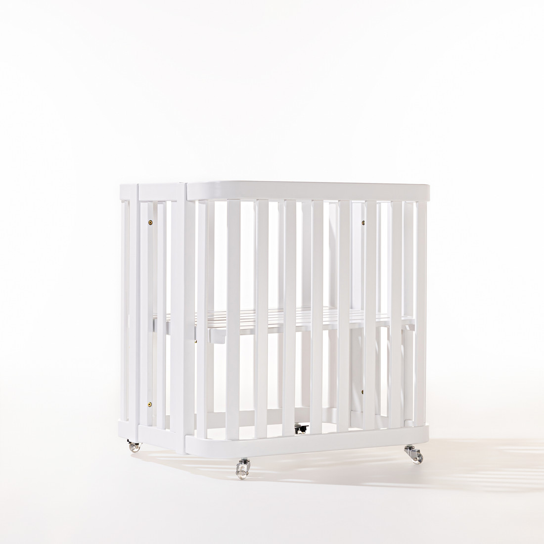 Kit Berço 3 em 1 + Cômoda 4 gavetas e 1 Porta com Rattan Branco | Linha Feliz + 1,2,3