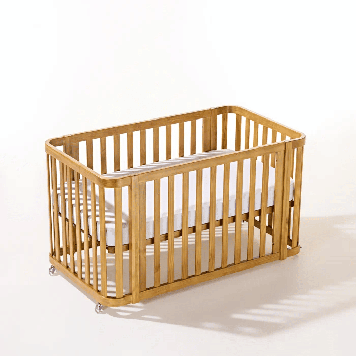 Berço Evolutivo 1,2,3 de Madeira Maciça 3 em 1 na Cor Mel com Rodinhas Berço Evolutivo 1,2,3 de Madeira Maciça 3 em 1 na Cor Mel com Rodinhas