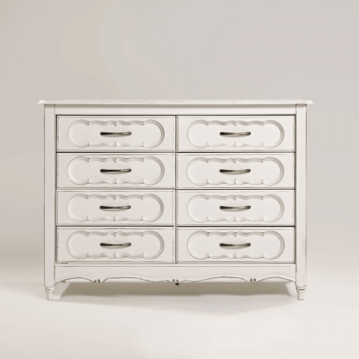 Kit Lilie Berço 2 em 1 e Cômoda 8 Gavetas em Madeira Maciça Branco com Detalhes Provençal Kit Lilie Berço 2 em 1 e Cômoda 8 Gavetas em Madeira Maciça Branco com Detalhes Provençal