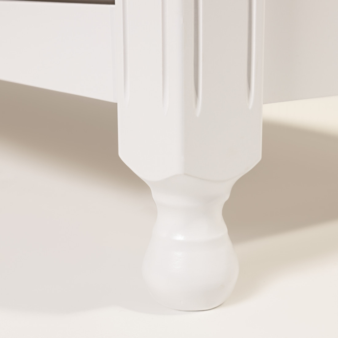 Kit Feliz Berço 2 em 1 e Cômoda 4 Gavetas e 1 Porta com Rattan em Madeira Maciça Branco Kit Feliz Berço 2 em 1 e Cômoda 4 Gavetas e 1 Porta com Rattan em Madeira Maciça Branco