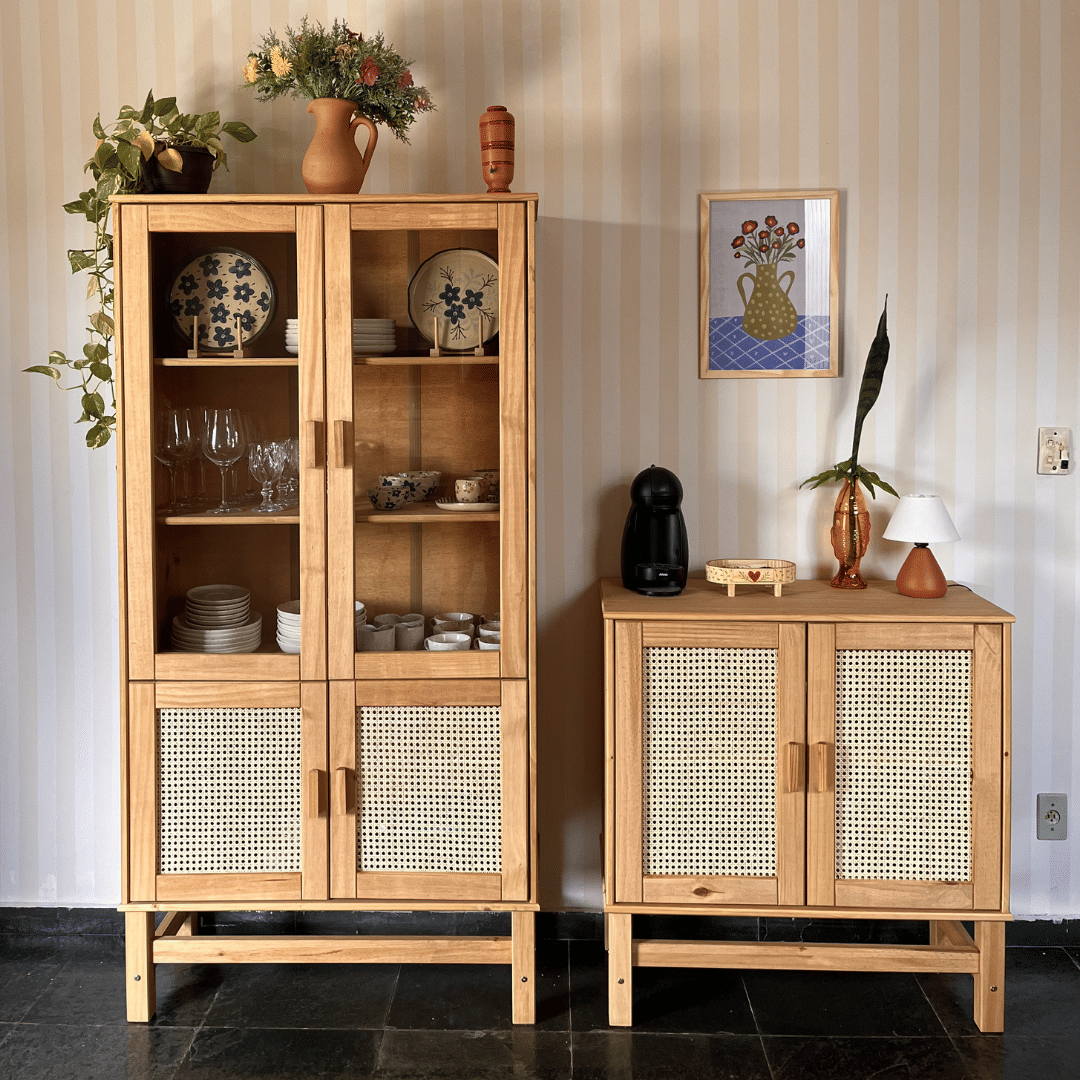 Cristaleira Nature em Madeira, Vidro e Rattan 04 Portas Cristaleira Nature em Madeira, Vidro e Rattan 04 Portas