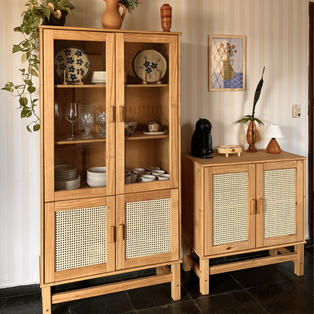 Cristaleira Nature em Madeira, Vidro e Rattan 04 Portas Cristaleira Nature em Madeira, Vidro e Rattan 04 Portas