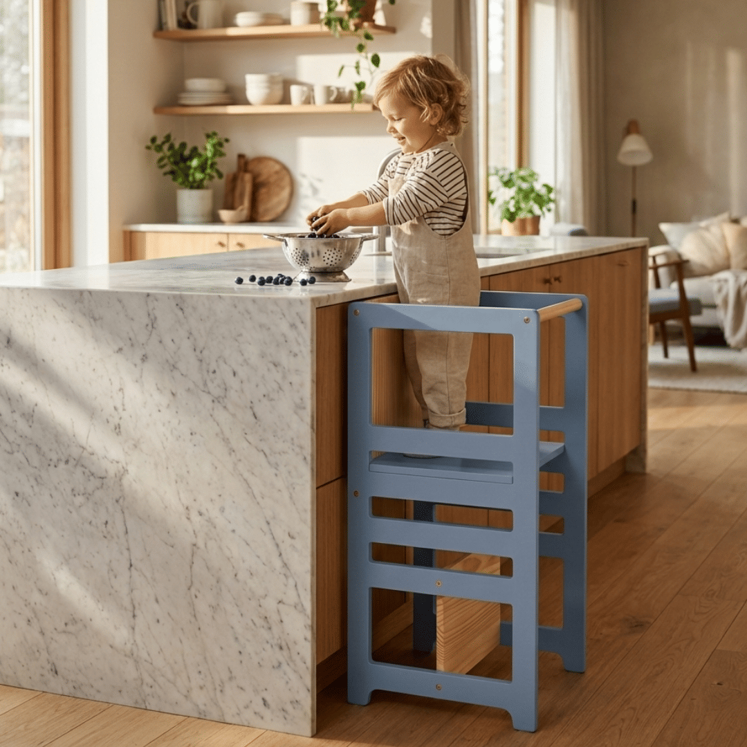 Torre de Aprendizagem Montessori 4 em 1 Azul Cadeirão Ajustável, Mesinha de Atividades, Quadro de Desenhos