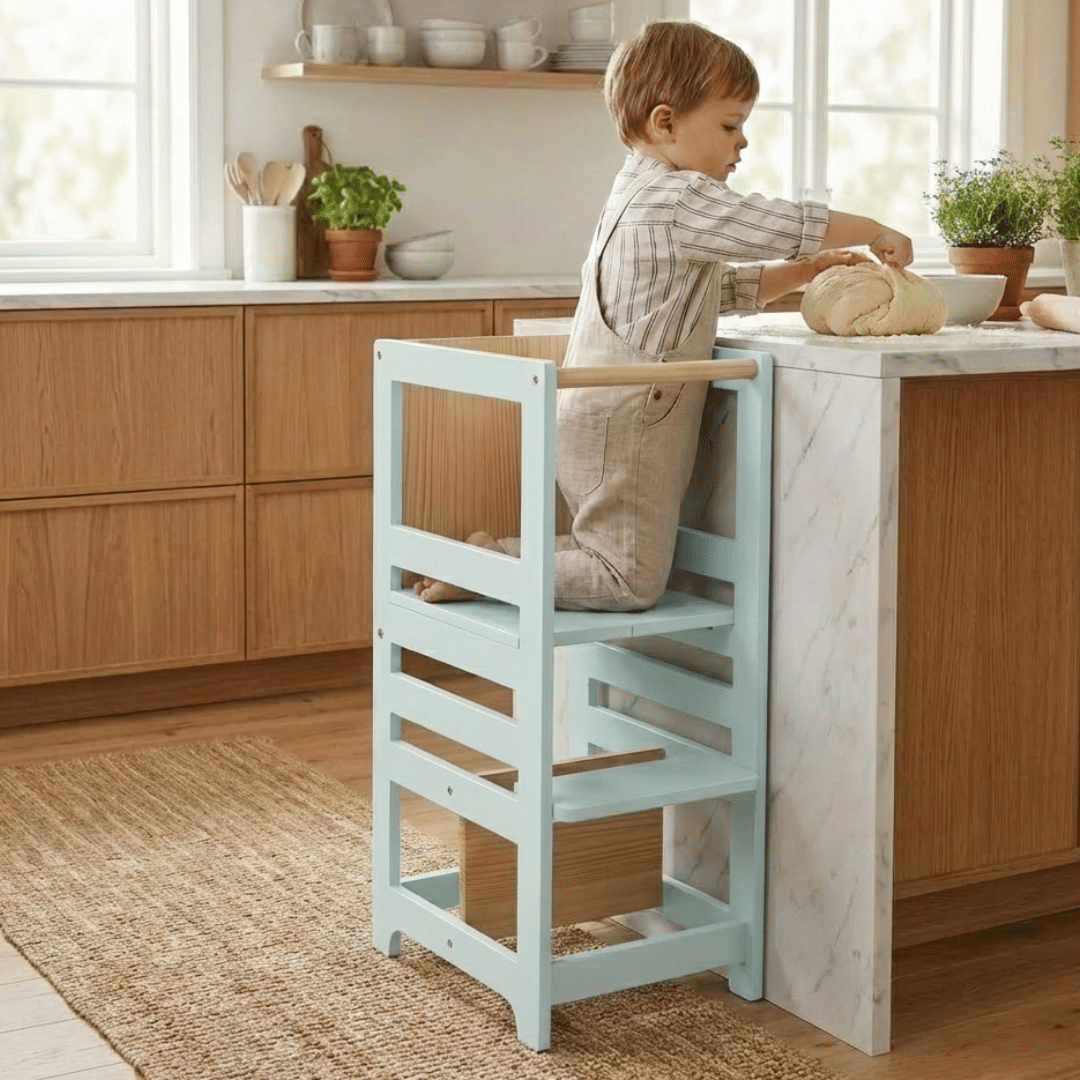 Torre de Aprendizagem Montessori 4 em 1 Verde Cadeirão Ajustável, Mesinha de Atividades, Quadro de Desenhos