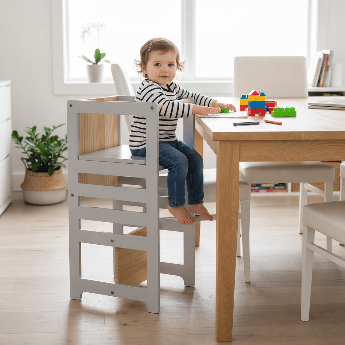 Torre de Aprendizagem Montessori 4 em 1 Cinza Cadeirão Ajustável, Mesinha de Atividades, Quadro de Desenhos Torre de Aprendizagem Montessori 4 em 1 Cinza Cadeirão Ajustável, Mesinha de Atividades, Quadro de Desenhos
