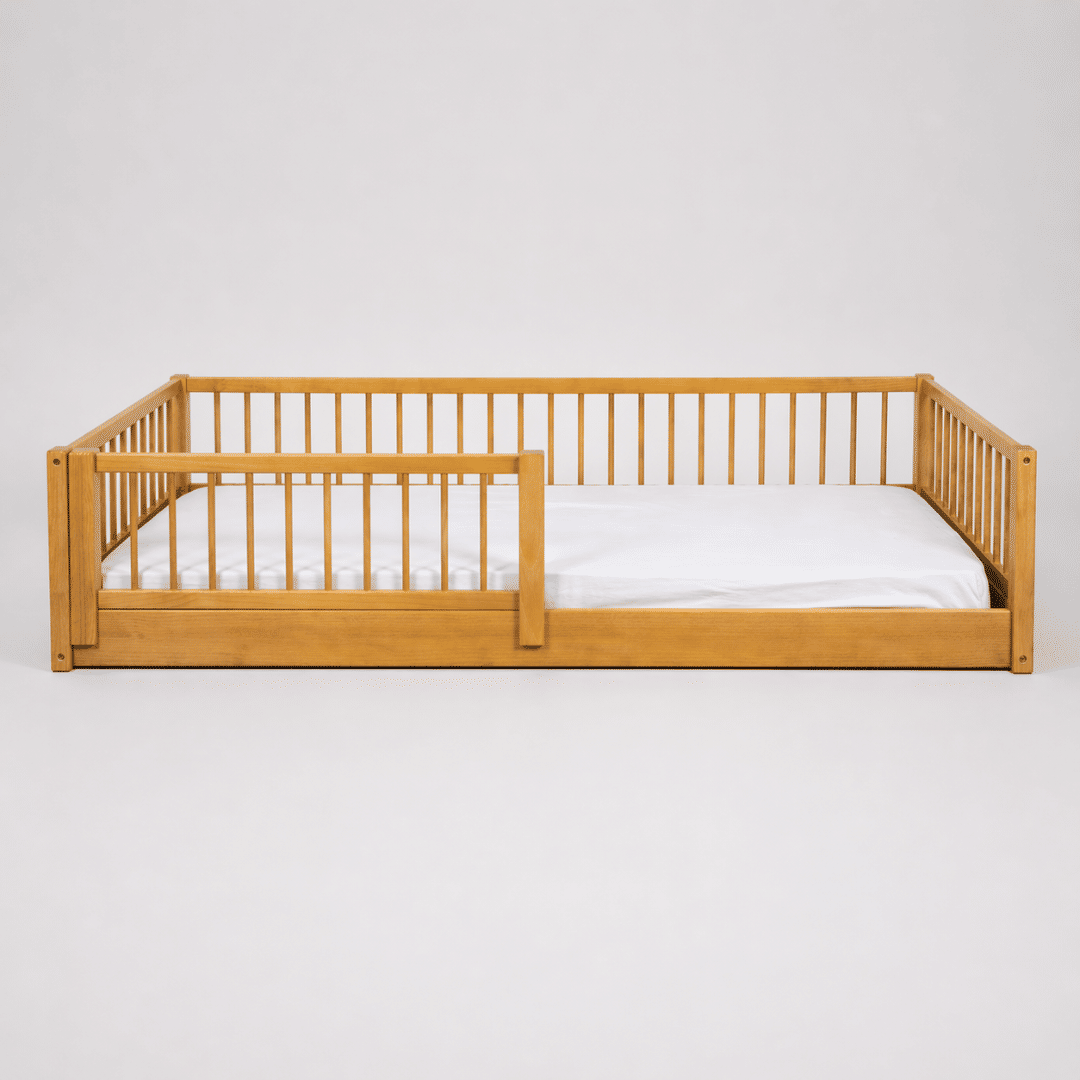 Cama Infantil de Solteiro Montessori em Madeira Maciça Pinus Mel Cama Infantil de Solteiro Montessori em Madeira Maciça Pinus Mel