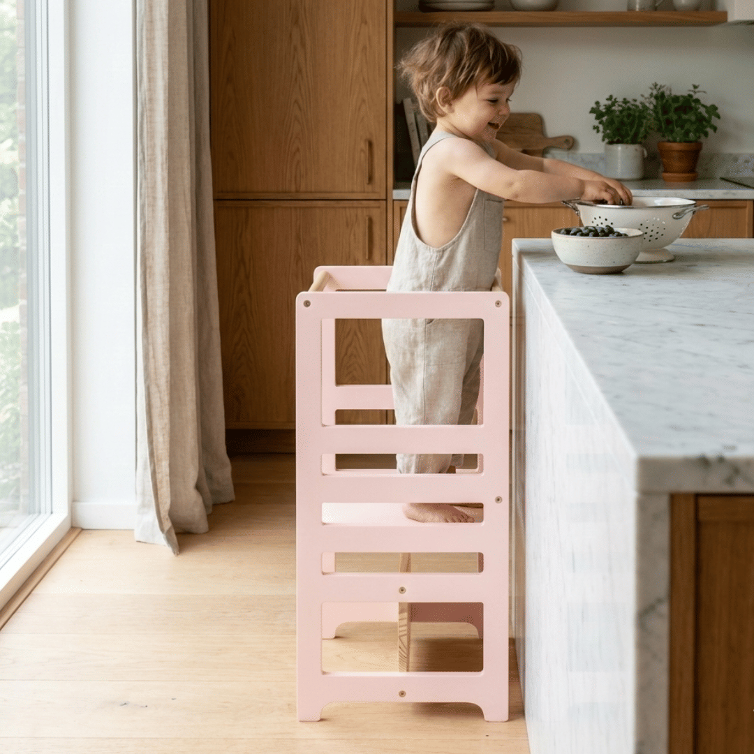 Torre de Aprendizagem Montessori 4 em 1 Rosa Cadeirão Ajustável, Mesinha de Atividades, Quadro de Desenhos Torre de Aprendizagem Montessori 4 em 1 Rosa Cadeirão Ajustável, Mesinha de Atividades, Quadro de Desenhos