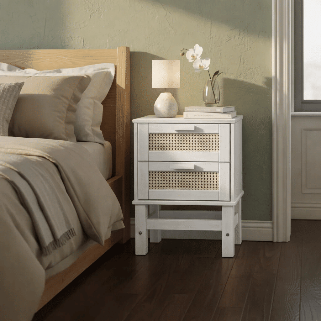 Kit Cabeceira + Mesa de Cabeceira 2 Gavetas de Rattan Nature na Cor Branca