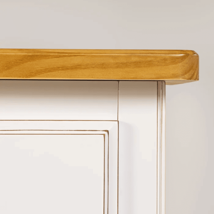 Cômoda Entalhada 5 Gavetas e 1 porta Branco Provençal com Tampo Mel