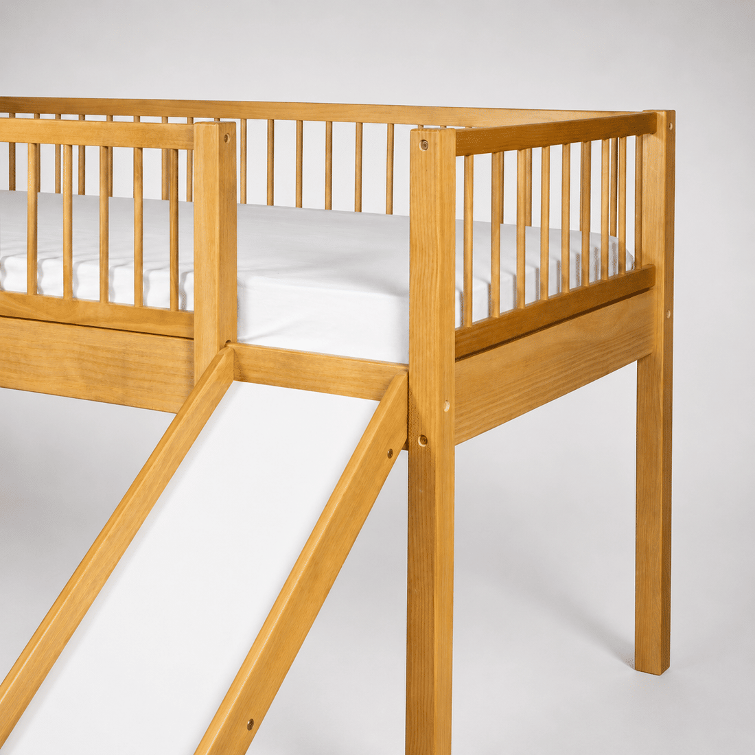 Cama Infantil de Solteiro Com Escorregador Bloomie em Madeira Maciça Pinus Mel