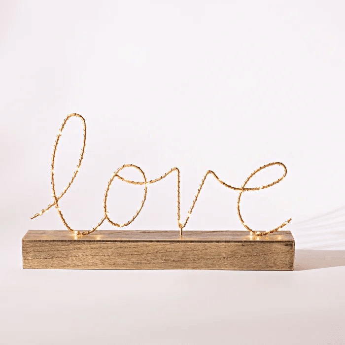 Luminária Decorativa de Mesa para Quarto e Sala Led LOVE Dourado a Pilha Luminária Decorativa de Mesa para Quarto e Sala Led LOVE Dourado a Pilha