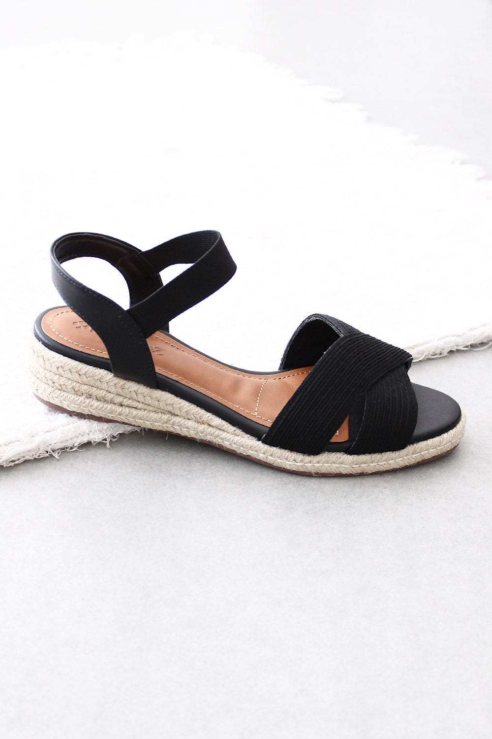 Sandália Anabela Mybez Laura Preta com Tiras Cruzadas e Salto de Corda