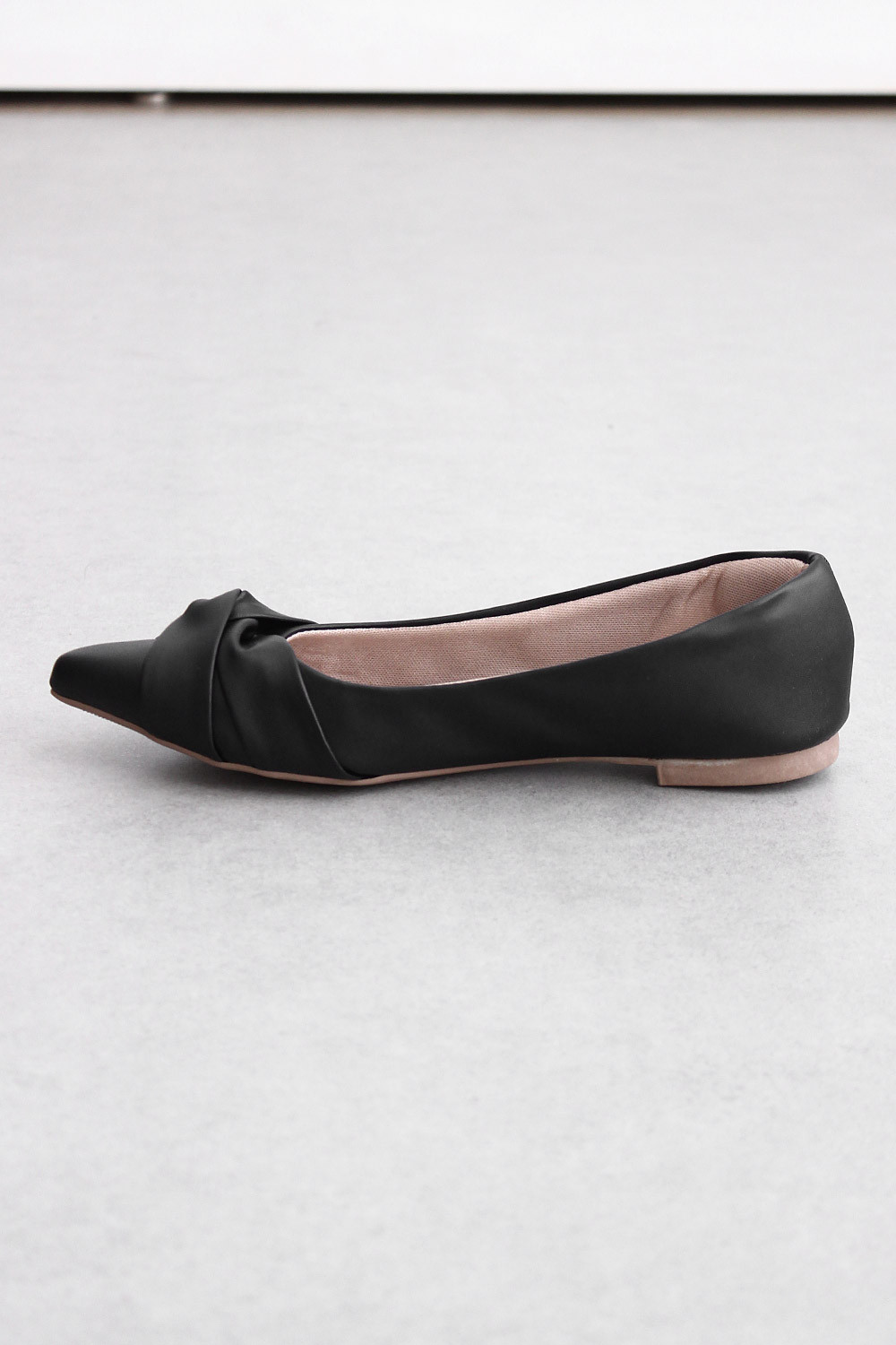 Sapatilha Mybez Julia Nó Torcido - Conforto e Estilo em Bico Fino Preta