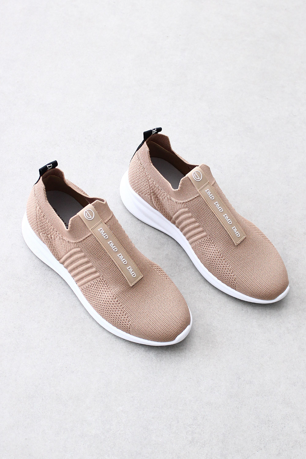 Tênis Dumond Casual em Knit Natural com Palmilha Macia e Solado Confortável