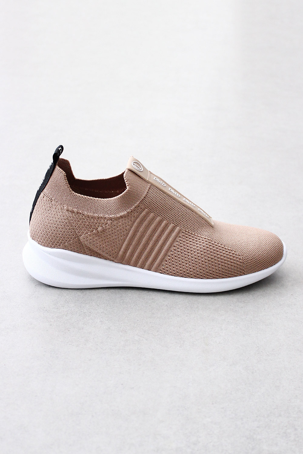 Tênis Dumond Casual em Knit Natural com Palmilha Macia e Solado Confortável