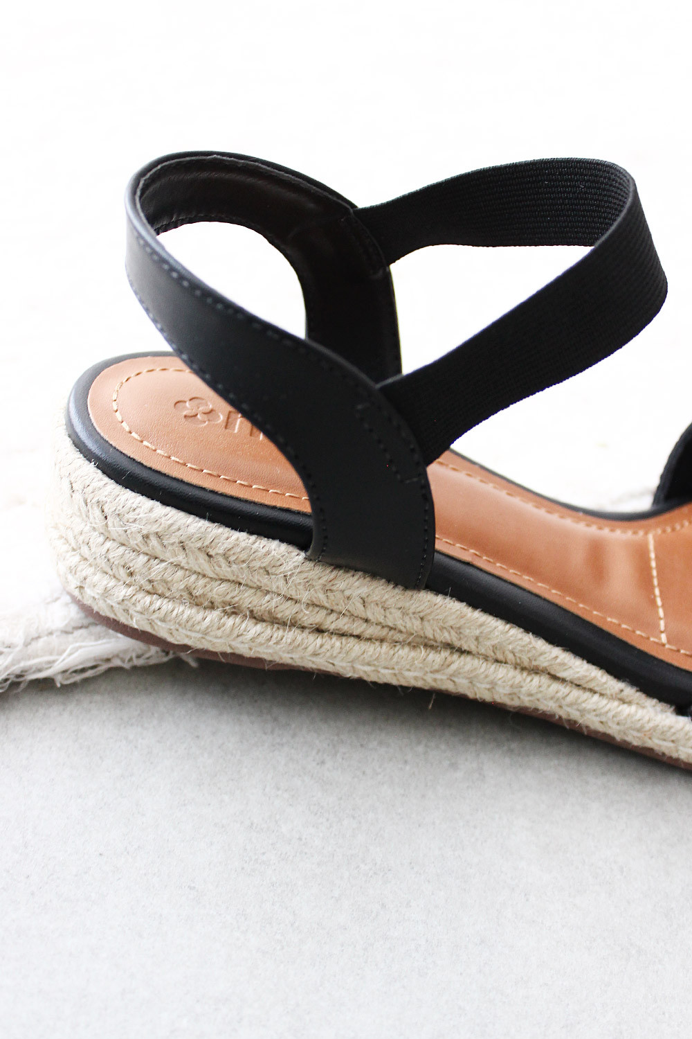 Sandália Anabela Mybez Laura Preta com Tiras Cruzadas e Salto de Corda
