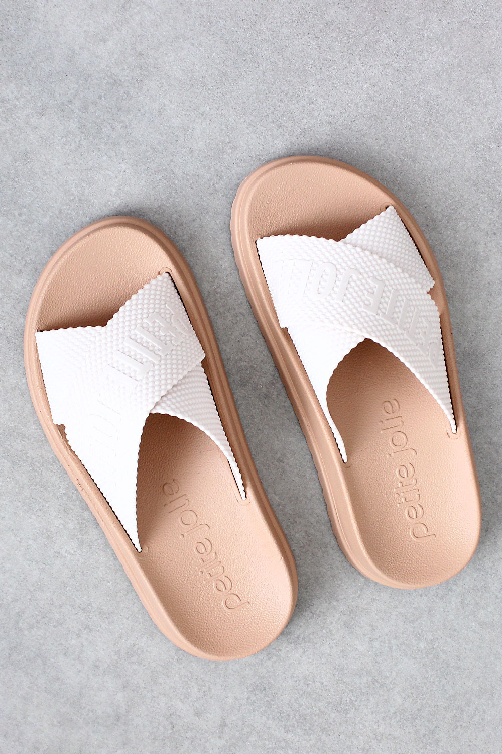 Chinelo Petite Jolie Smash com Solado Flatform Offwhite