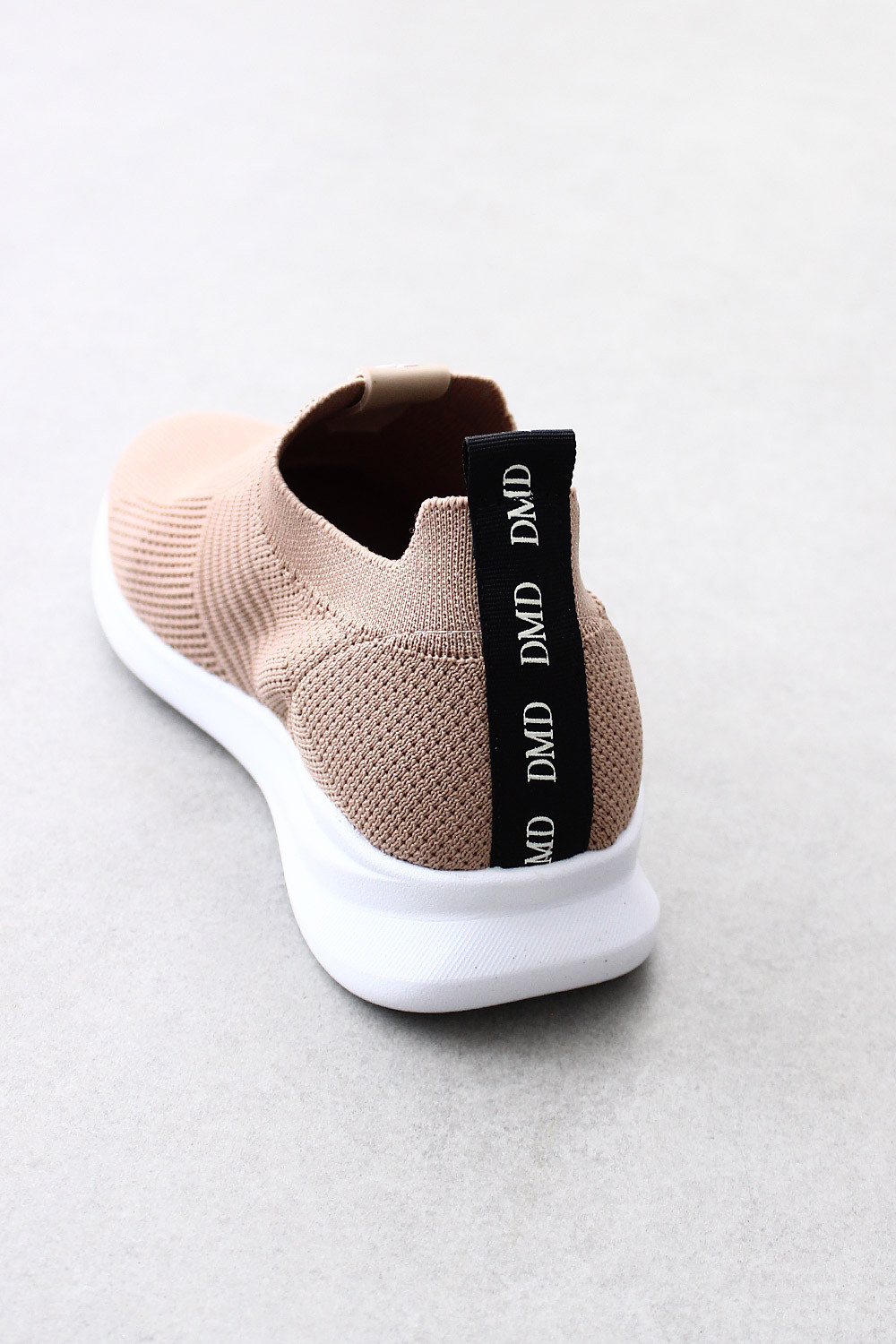 Tênis Dumond Casual em Knit Natural com Palmilha Macia e Solado Confortável