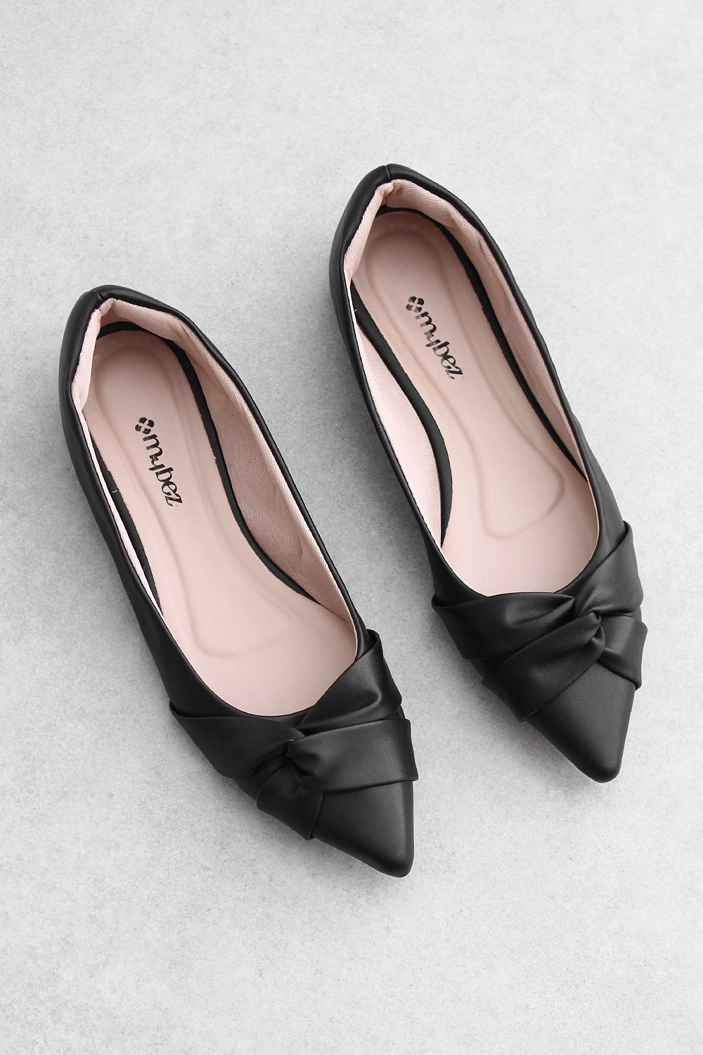 Sapatilha Mybez Julia Nó Torcido - Conforto e Estilo em Bico Fino Preta